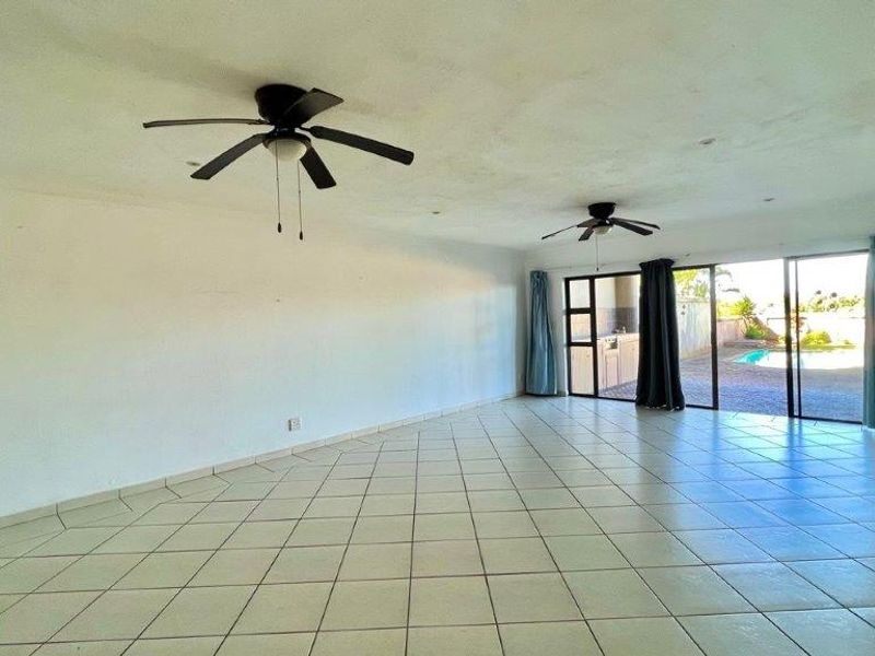 Beachfront Ground Floor Apartment In Shelly Beach - Photo 5