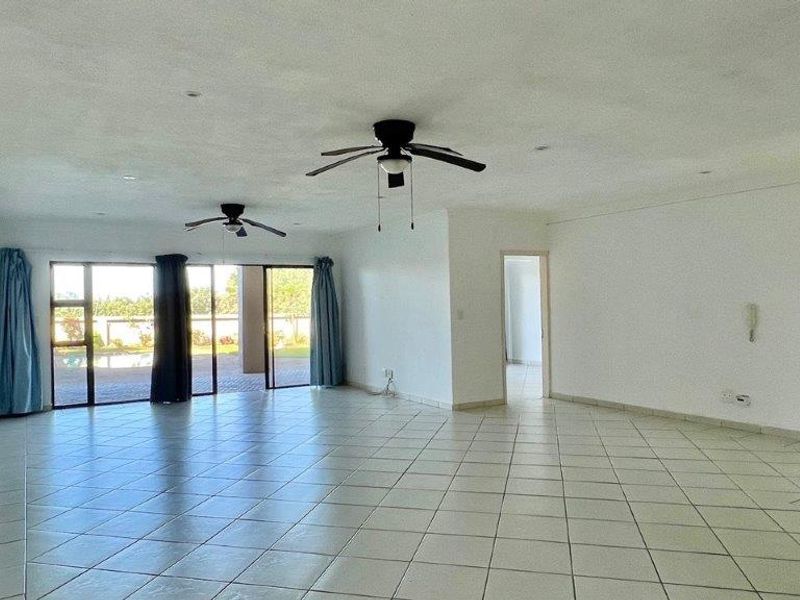 Beachfront Ground Floor Apartment In Shelly Beach - Photo 4