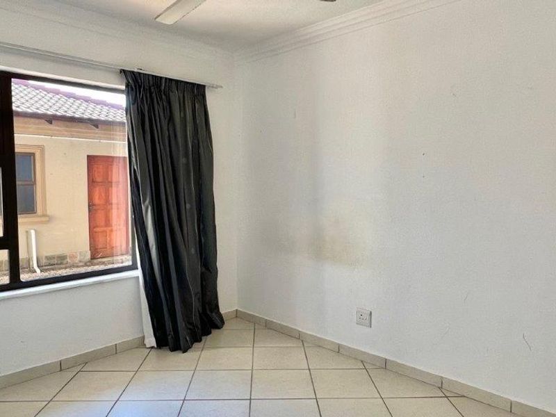 Beachfront Ground Floor Apartment In Shelly Beach - Photo 8