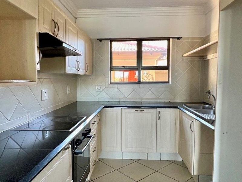 Beachfront Ground Floor Apartment In Shelly Beach - Photo 7