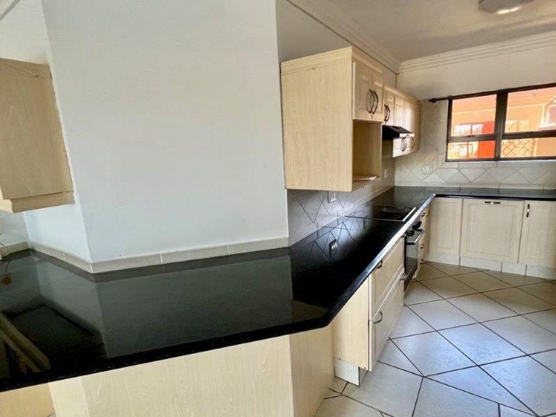 Beachfront Ground Floor Apartment In Shelly Beach - Photo 6