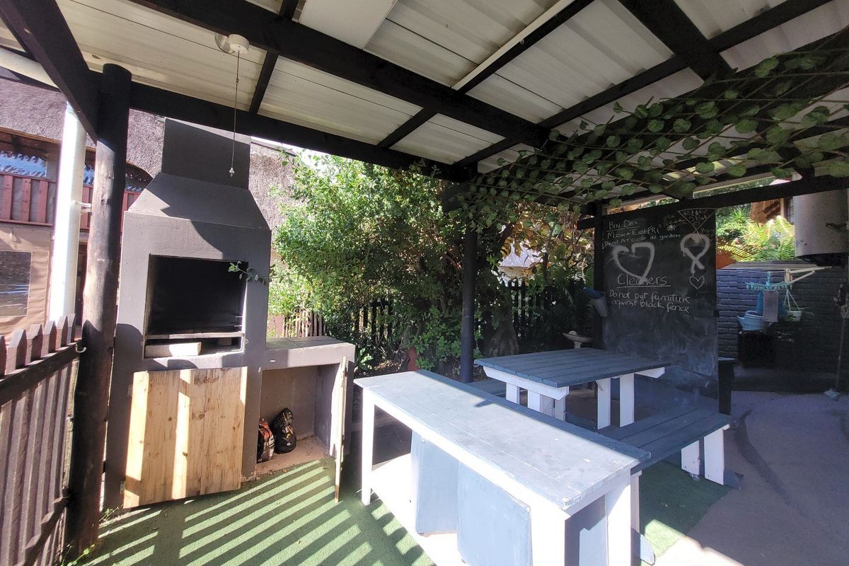 Modern Well Designed Unit - Photo 4