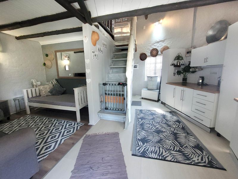 Modern Well Designed Unit - Photo 6