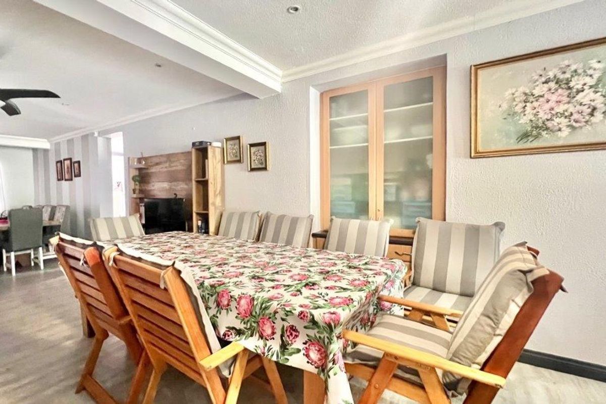 Beachfront Wonder On Shelly Beach - Photo 3