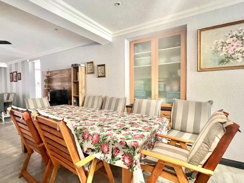 Beachfront Wonder On Shelly Beach - Photo 3