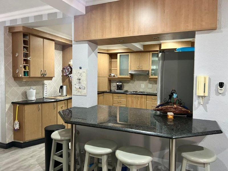 Beachfront Wonder On Shelly Beach - Photo 5