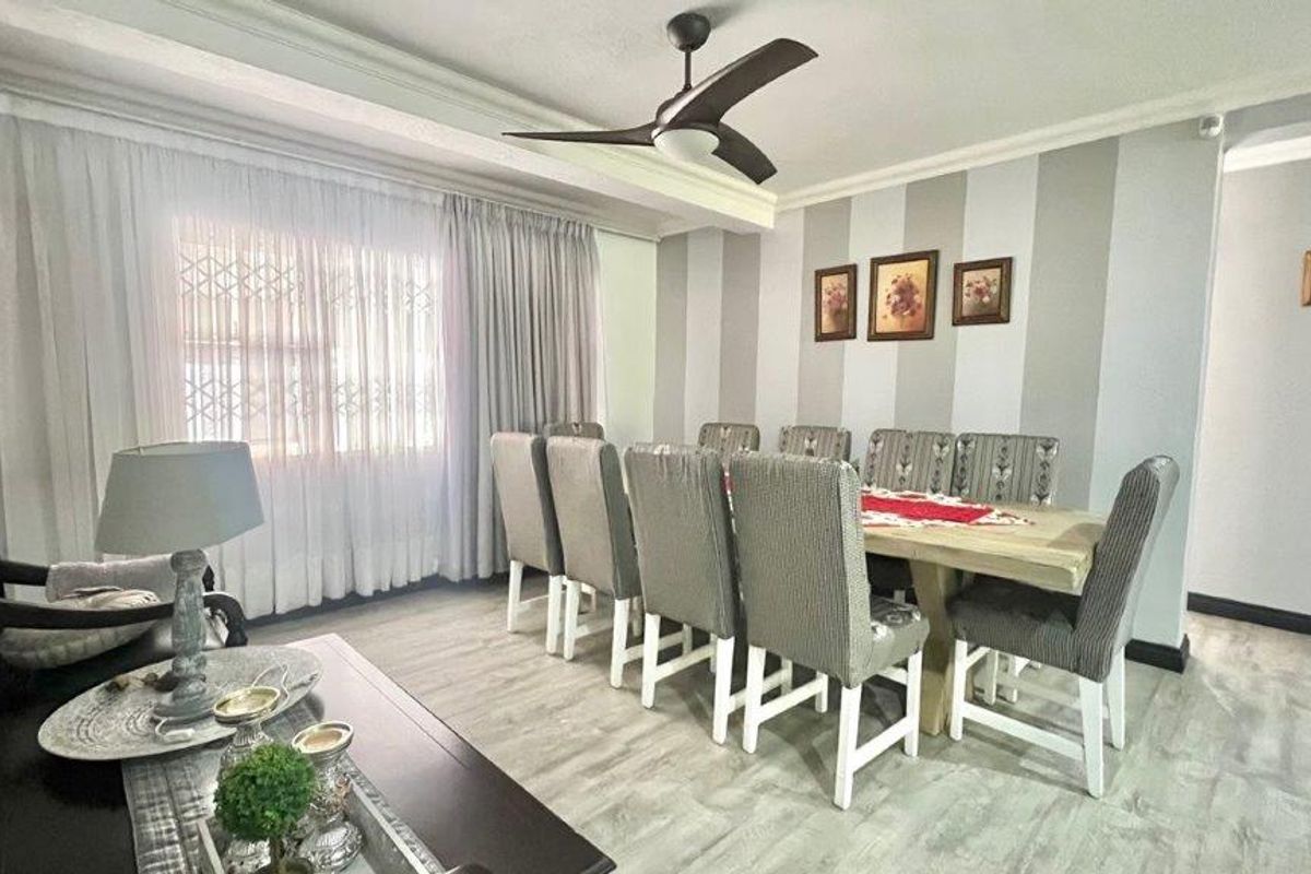 Beachfront Wonder On Shelly Beach - Photo 2