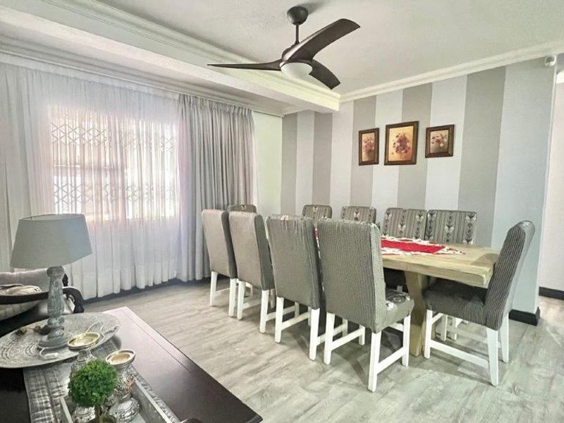 Beachfront Wonder On Shelly Beach - Photo 2