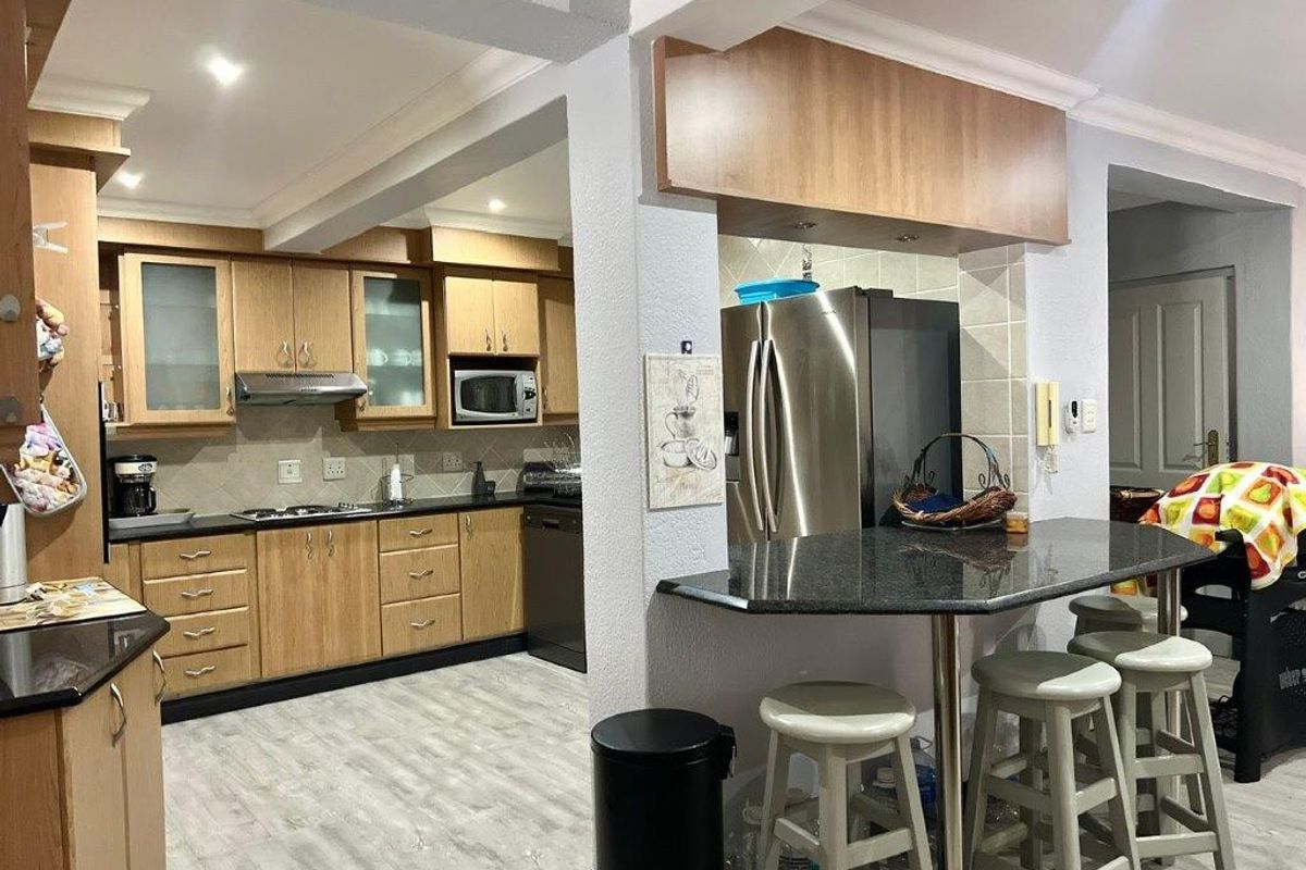 Beachfront Wonder On Shelly Beach - Photo 4