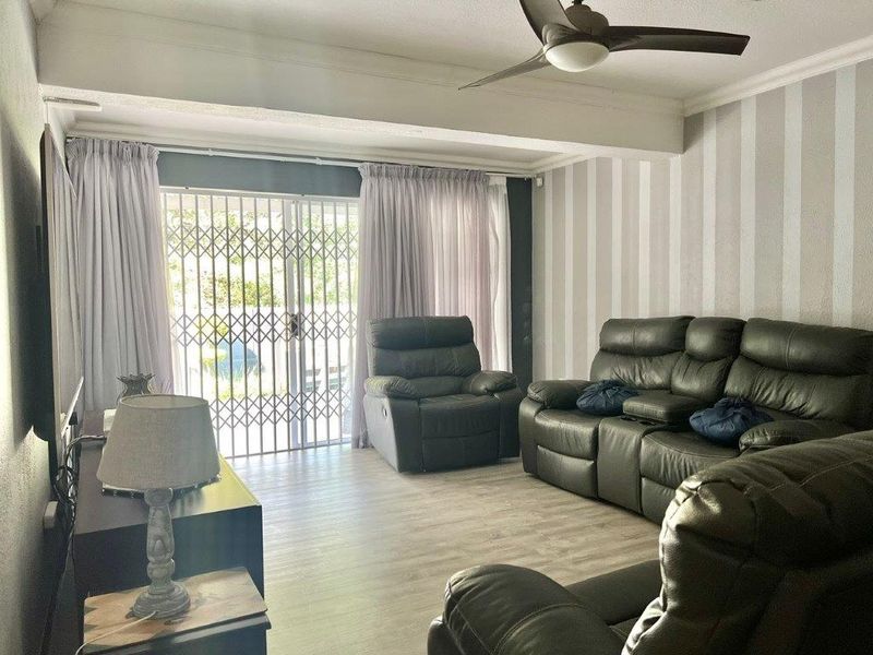 Beachfront Wonder On Shelly Beach - Photo 9