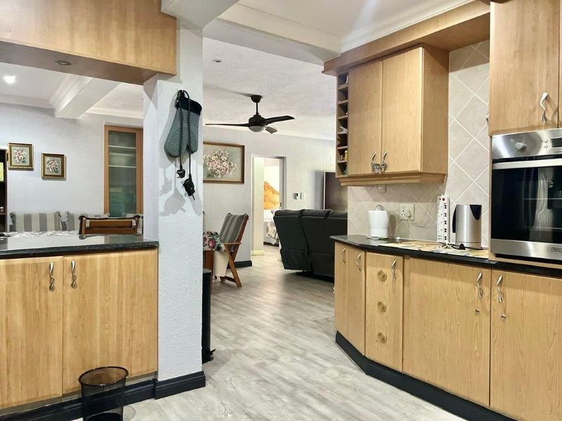 Beachfront Wonder On Shelly Beach - Photo 8