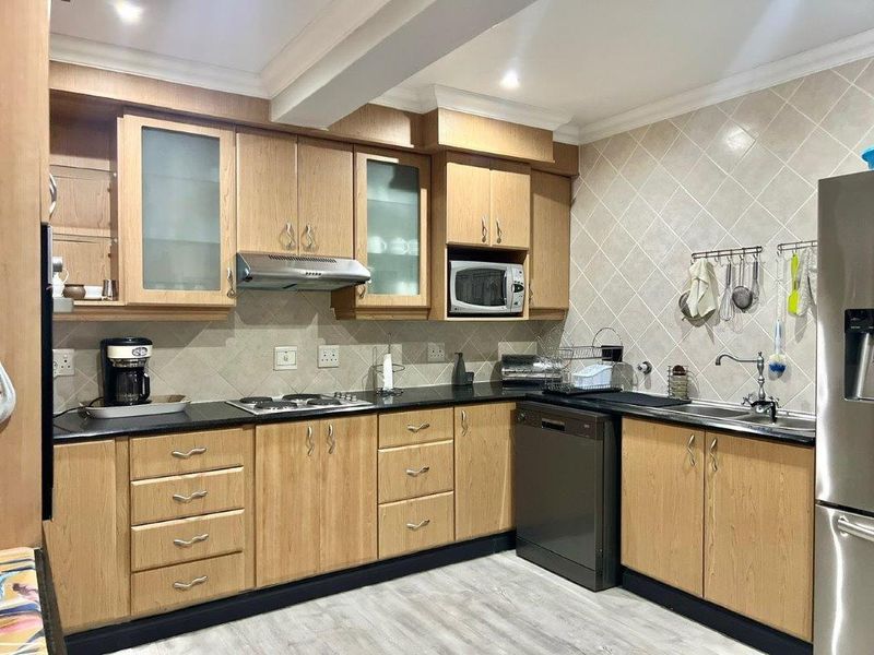 Beachfront Wonder On Shelly Beach - Photo 6