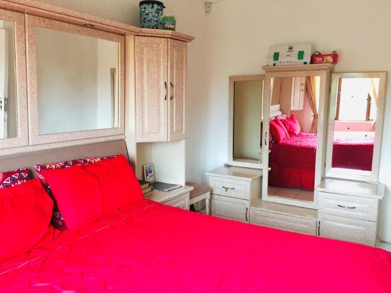 Neat 3 Bedroom Home - Photo 8