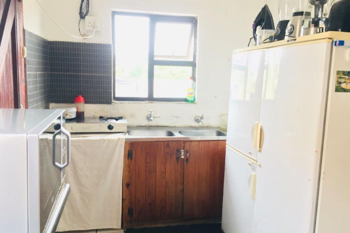 Neat 3 Bedroom Home - Photo 5