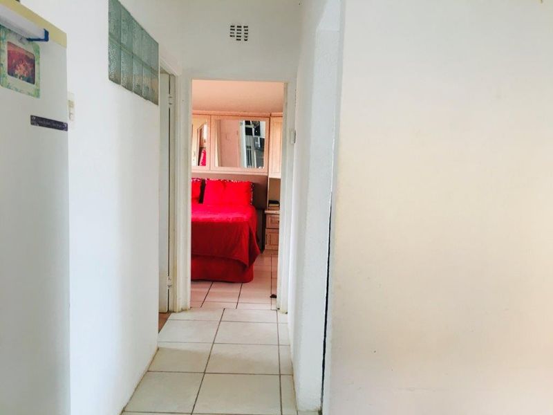 Neat 3 Bedroom Home - Photo 6