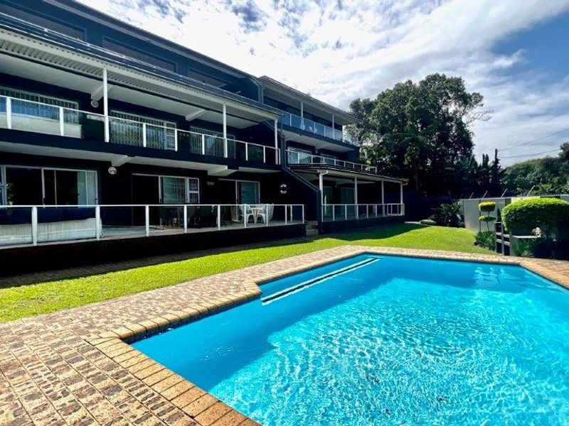 Beachfront Spacious Apartment In Shelly Beach - Photo 1