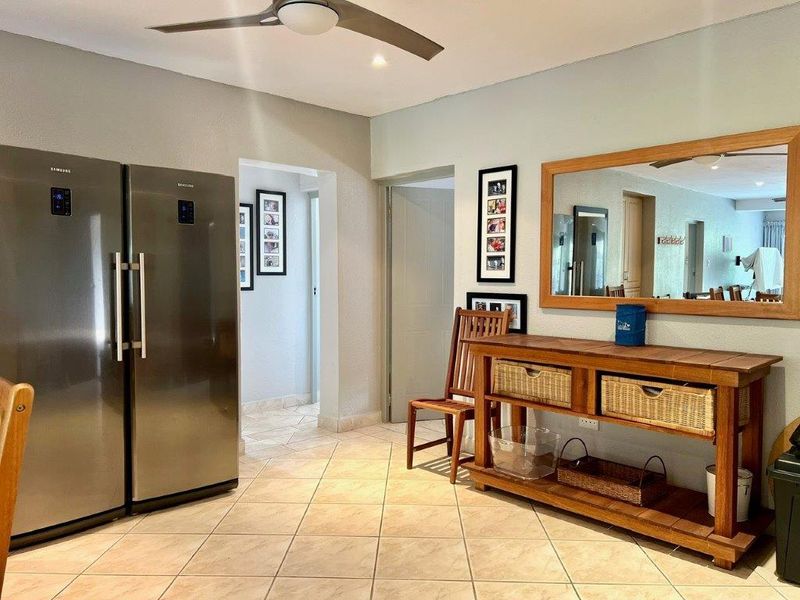 Beachfront Spacious Apartment In Shelly Beach - Photo 3