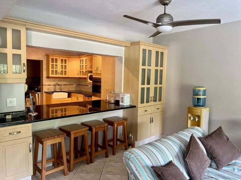 Beachfront Spacious Apartment In Shelly Beach - Photo 10