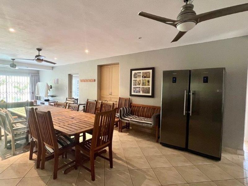 Beachfront Spacious Apartment In Shelly Beach - Photo 6