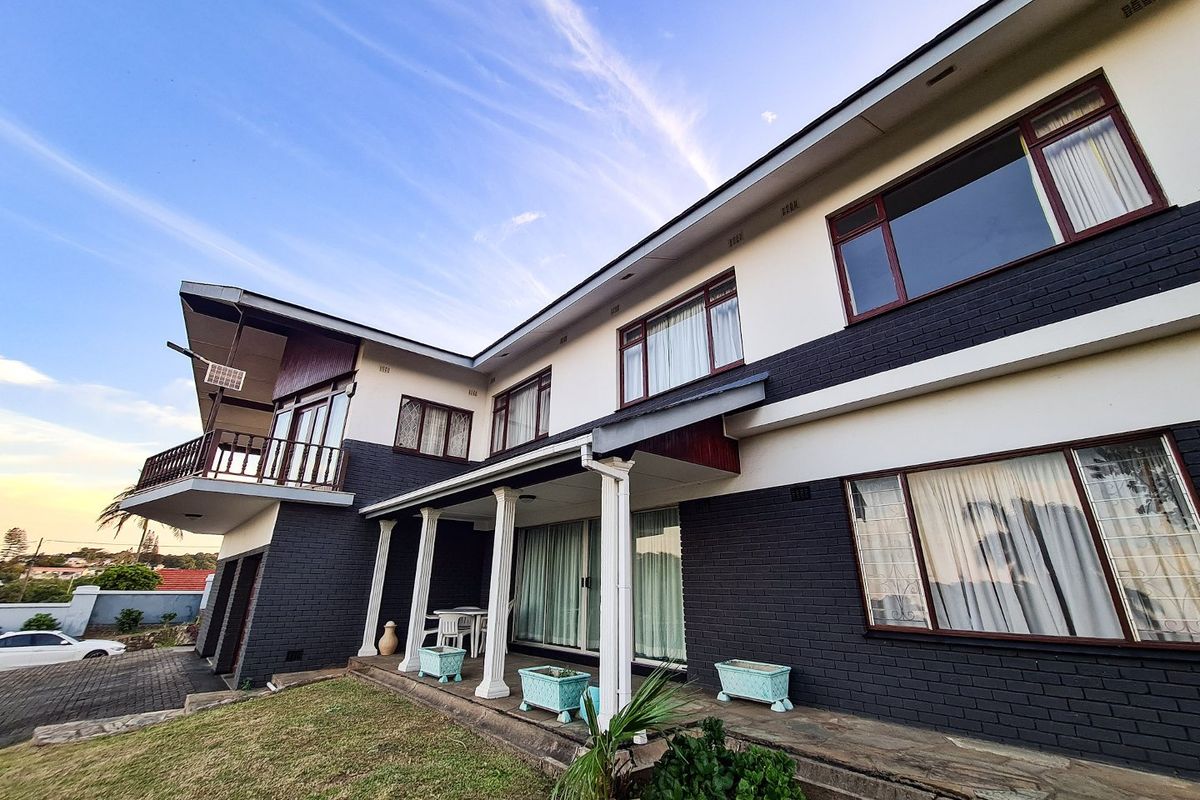 Unique 5-Bedroom Residence With Stunning Ocean Views - Photo 4