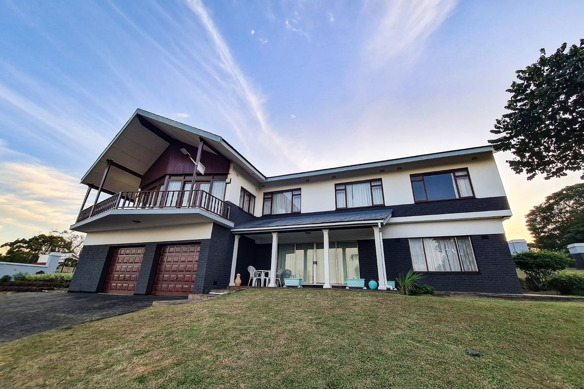 Unique 5-Bedroom Residence With Stunning Ocean Views - Photo 2