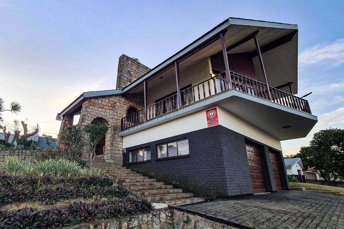 Unique 5-Bedroom Residence With Stunning Ocean Views - Photo 5