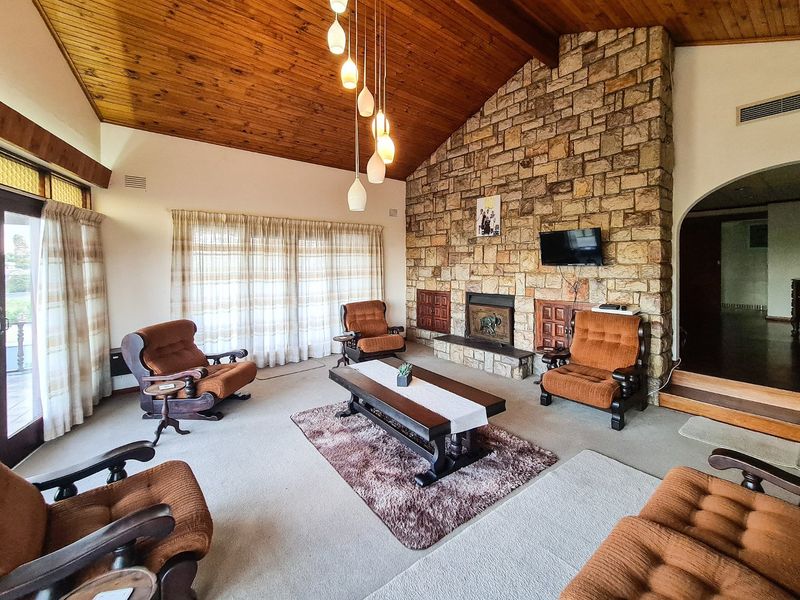 Unique 5-Bedroom Residence With Stunning Ocean Views - Photo 8