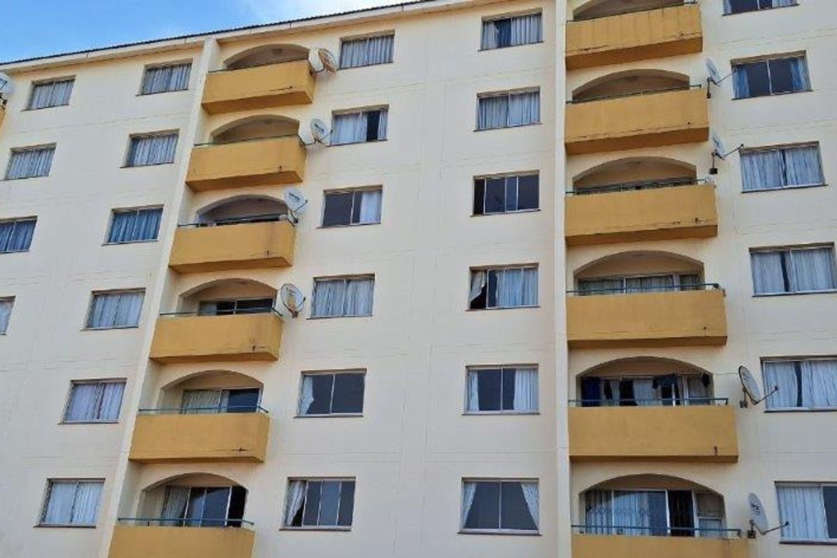 Luxurious Seaside Living: Exquisite 3 Bedroom Apartment On The 5th Floor With Breath Taking Ocean Views - Photo 2