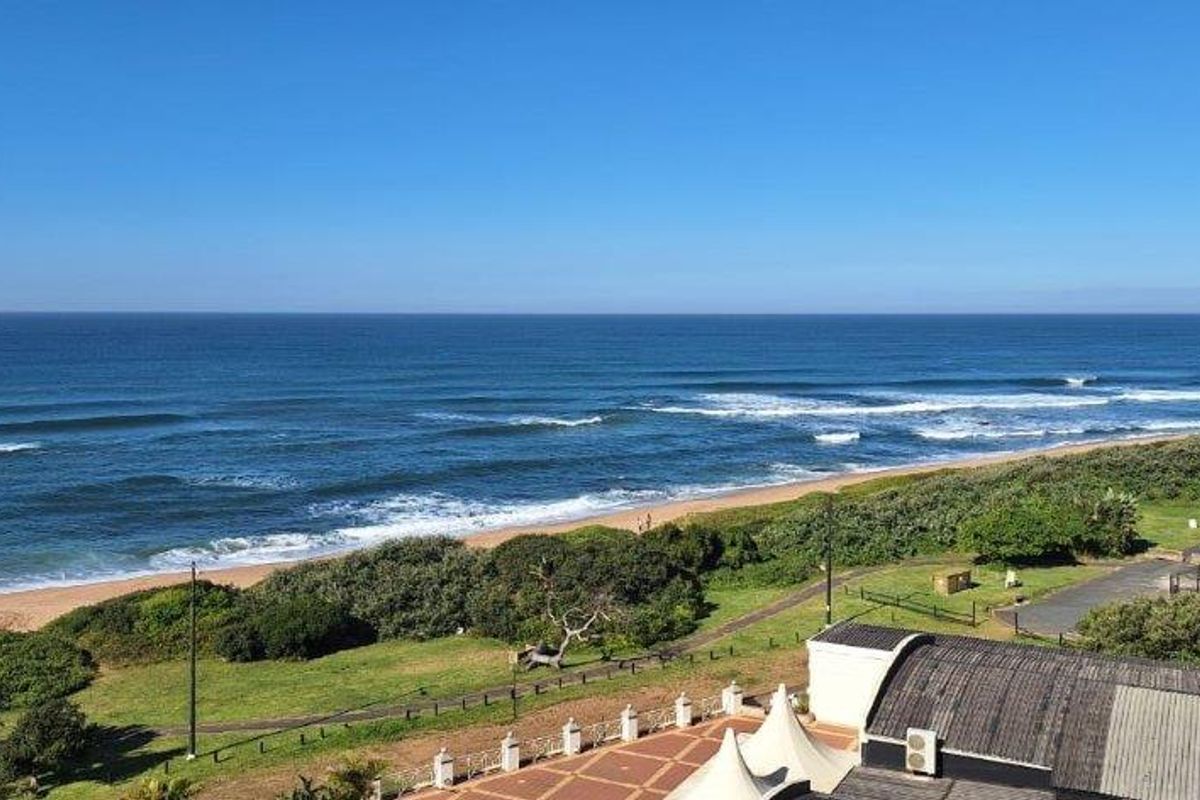 Luxurious Seaside Living: Exquisite 3 Bedroom Apartment On The 5th Floor With Breath Taking Ocean Views - Photo 3