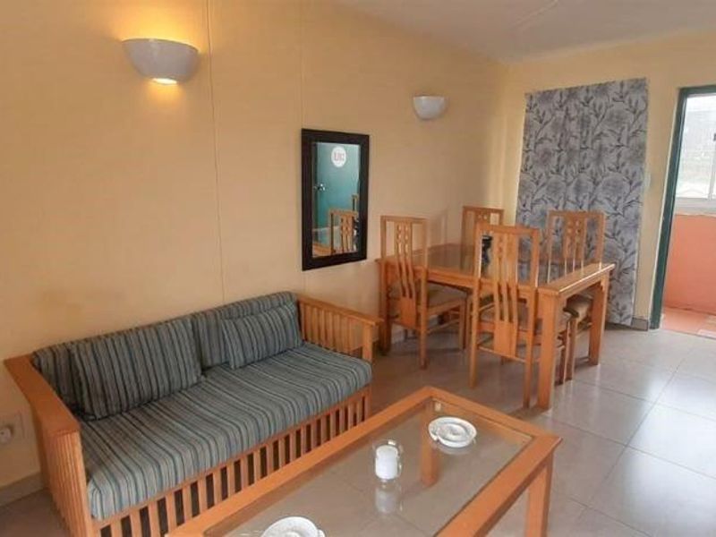 Luxurious Seaside Living: Exquisite 3 Bedroom Apartment On The 5th Floor With Breath Taking Ocean Views - Photo 9