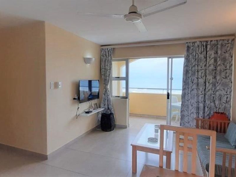 Luxurious Seaside Living: Exquisite 3 Bedroom Apartment On The 5th Floor With Breath Taking Ocean Views - Photo 7