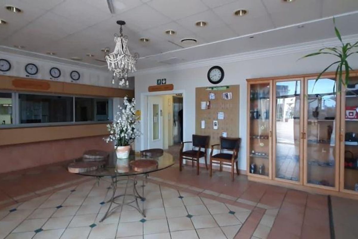 Luxurious Seaside Living: Exquisite 3 Bedroom Apartment On The 5th Floor With Breath Taking Ocean Views - Photo 5