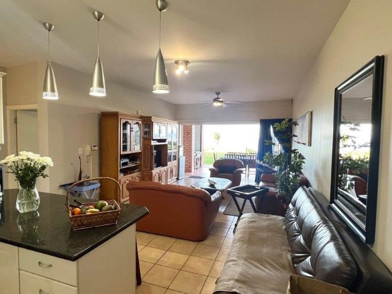 Beachfront Apartment In Margate - Photo 10