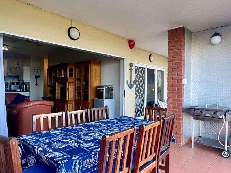 Beachfront Apartment In Margate - Photo 6