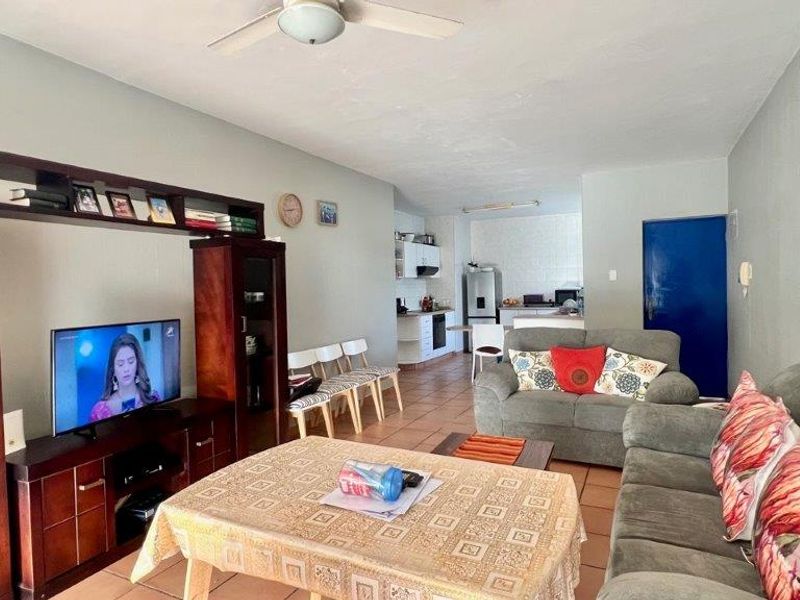 Charming Apartment In Uvongo - Photo 8