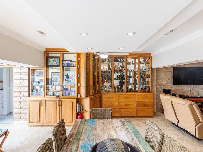 Ultra Modern Luxurious Villa With Direct Beach Access ! - Photo 9