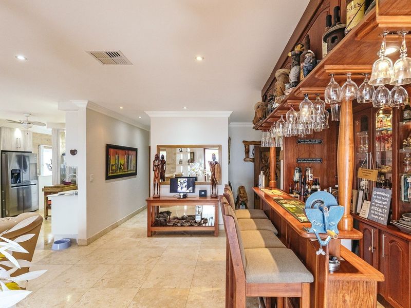 Ultra Modern Luxurious Villa With Direct Beach Access ! - Photo 10