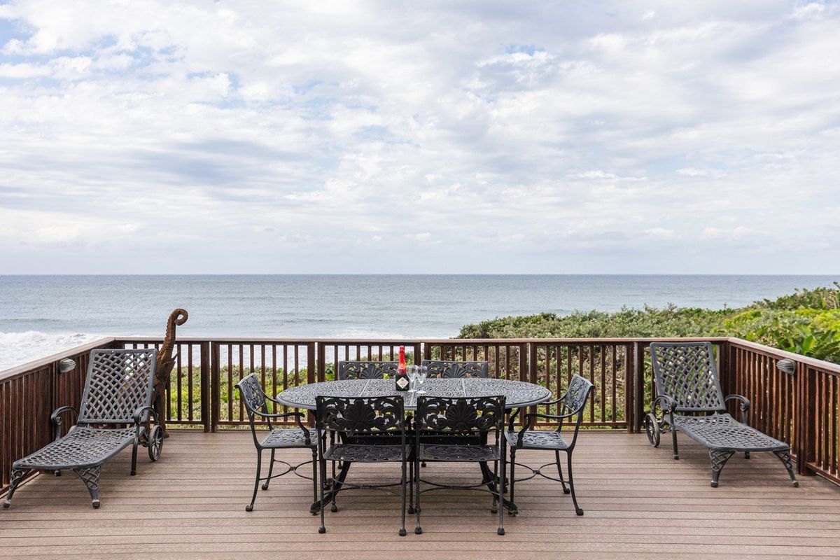 Ultra Modern Luxurious Villa With Direct Beach Access ! - Photo 3