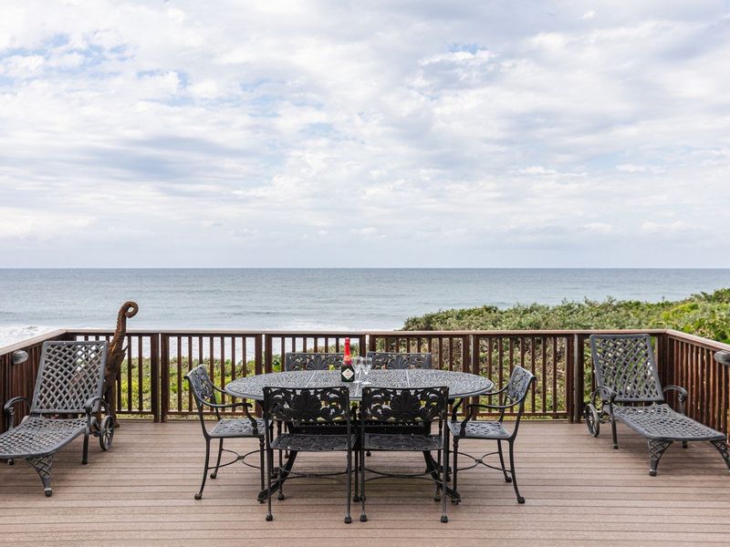 Ultra Modern Luxurious Villa With Direct Beach Access ! - Photo 3