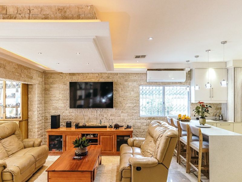 Ultra Modern Luxurious Villa With Direct Beach Access ! - Photo 5