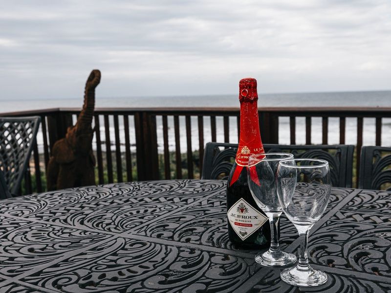 Ultra Modern Luxurious Villa With Direct Beach Access ! - Photo 4