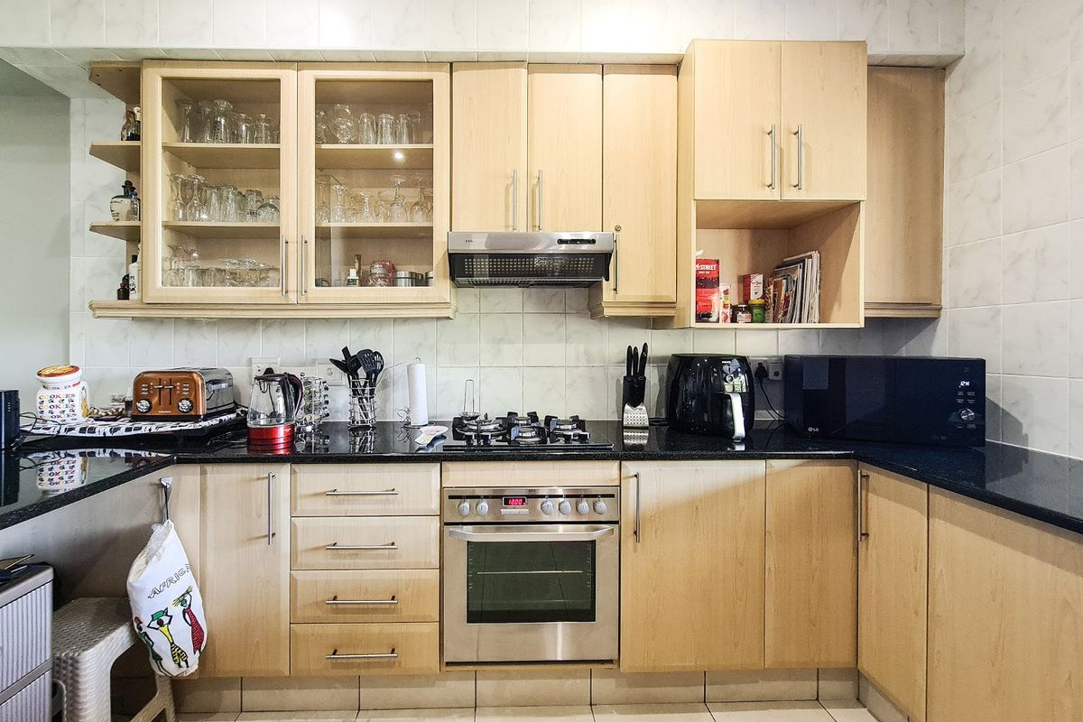 Coastal Paradise: An Alluring Penthouse With Beachside Splendour !! - Photo 4