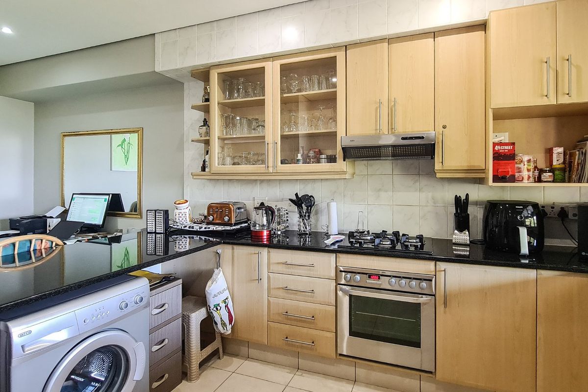 Coastal Paradise: An Alluring Penthouse With Beachside Splendour !! - Photo 5