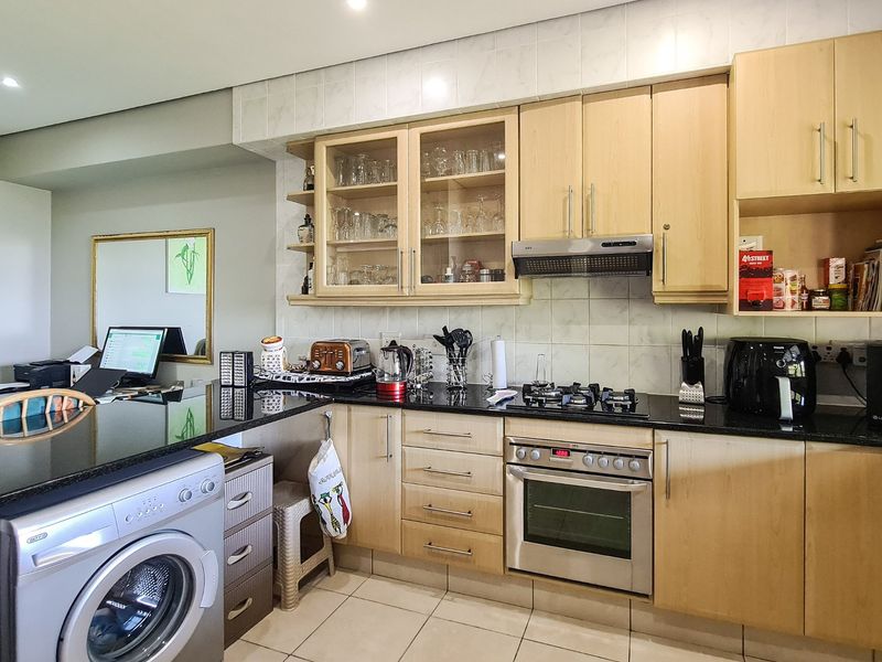 Coastal Paradise: An Alluring Penthouse With Beachside Splendour !! - Photo 5