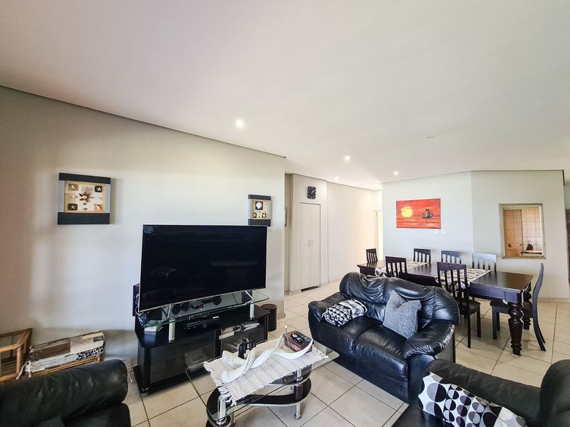 Coastal Paradise: An Alluring Penthouse With Beachside Splendour !! - Photo 8