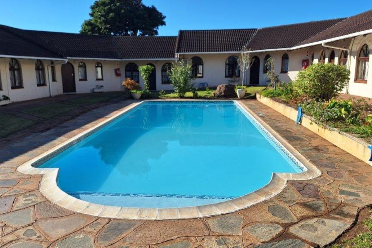 Well Priced 1 Bedroom Apartment - Photo 2