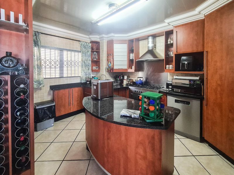 Unbeatable Views! - Photo 9