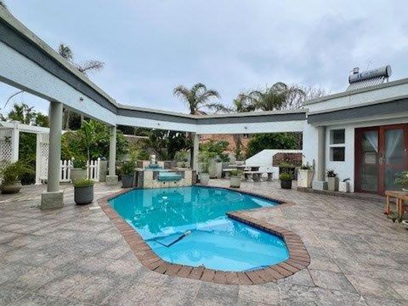 Hi-Tech Modern Residence With Beach Access On Your Doorstep - Photo 5