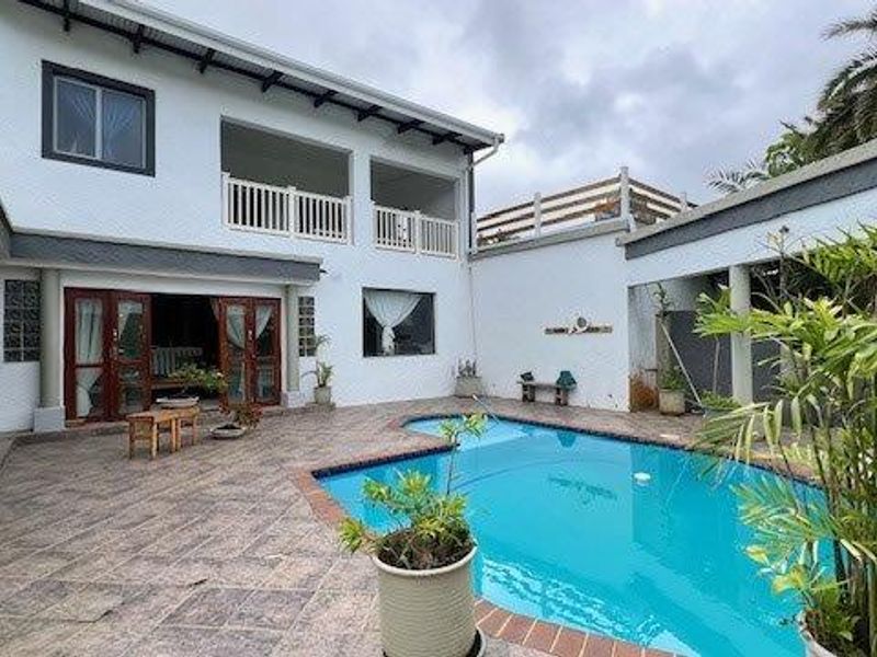Hi-Tech Modern Residence With Beach Access On Your Doorstep - Photo 4