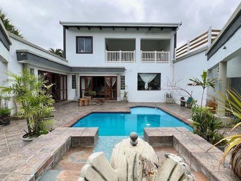 Hi-Tech Modern Residence With Beach Access On Your Doorstep - Photo 3